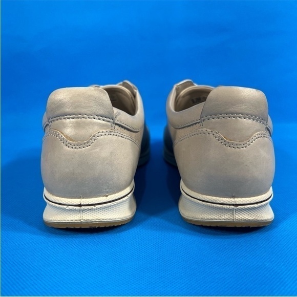 Ecco Women's Casual Leather Sneaker Size 7 - Picture 4 of 10